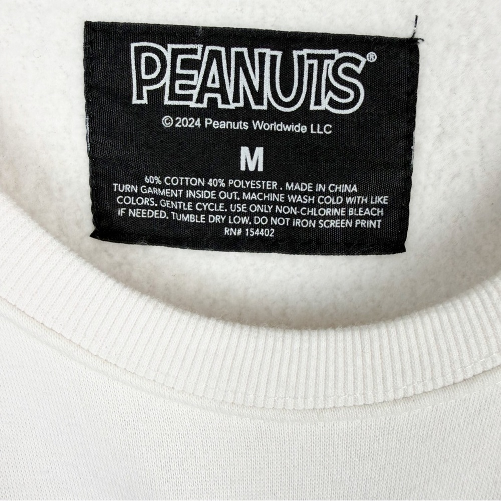 Peanuts Snoopy Gameday 96 Football White Pullover Sweatshirt Size Medium - Picture 7 of 8